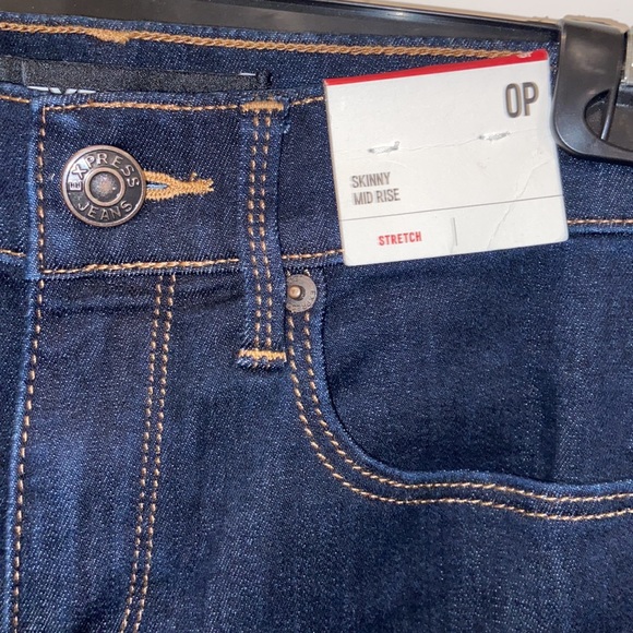 NWT. Express Dark Wash Mid Rise Skinny Strech Jeans. Size: 0/Petite. - Picture 3 of 7